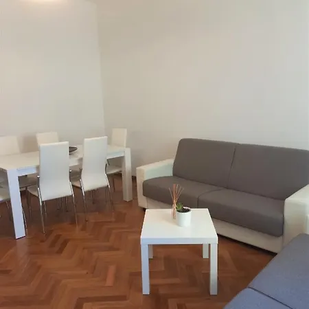 Handy&rivieni Apartment